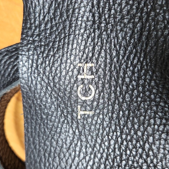 Cuyana Classic Tote - Picture 11 of 15